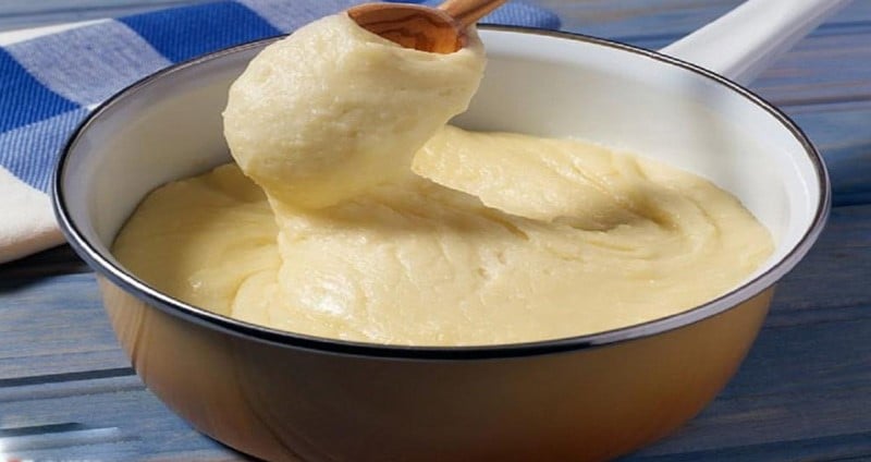 Cách làm trắng da mặt tự nhiên không bắt nắng với từ khoai tây và sữa tươi không đường.