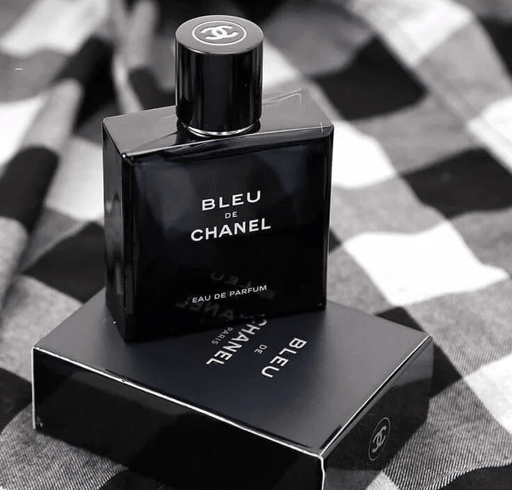 Nước hoa Bleu Chanel toát lên một mùi hương lịch sự, ấm áp, trưởng thành hơn