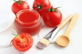 Rửa mặt bằng cà chua có tác dụng gì?